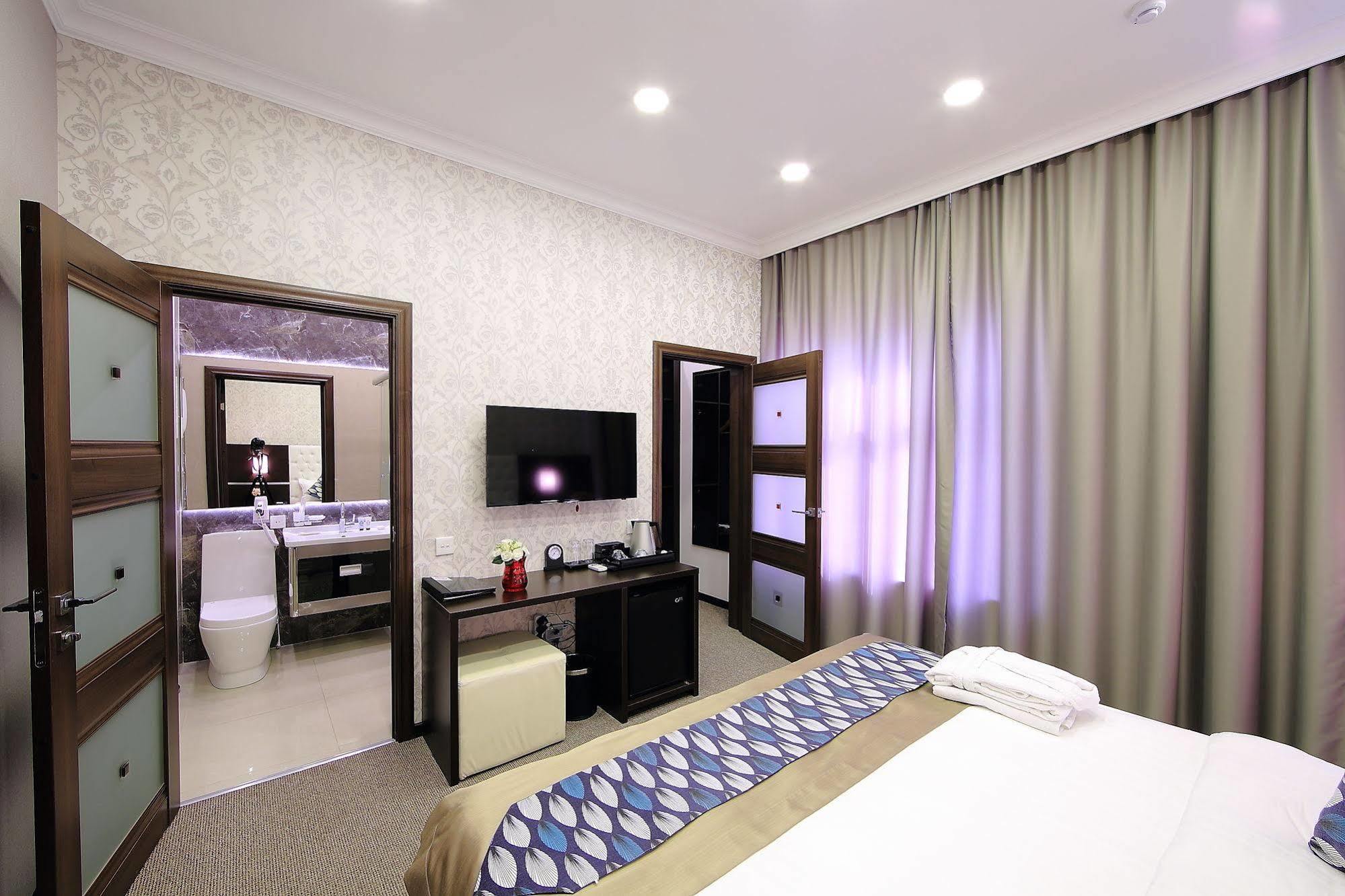 Premier Hotel Bişkek Dış mekan fotoğraf